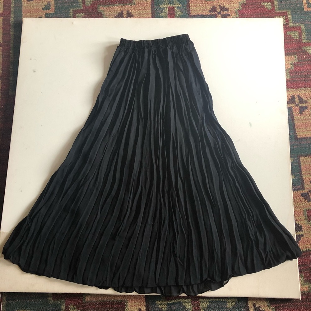 JUDY’S Skirt & Top, Crinkle Black Skirt, Tunic Top - Picture 2 of 7